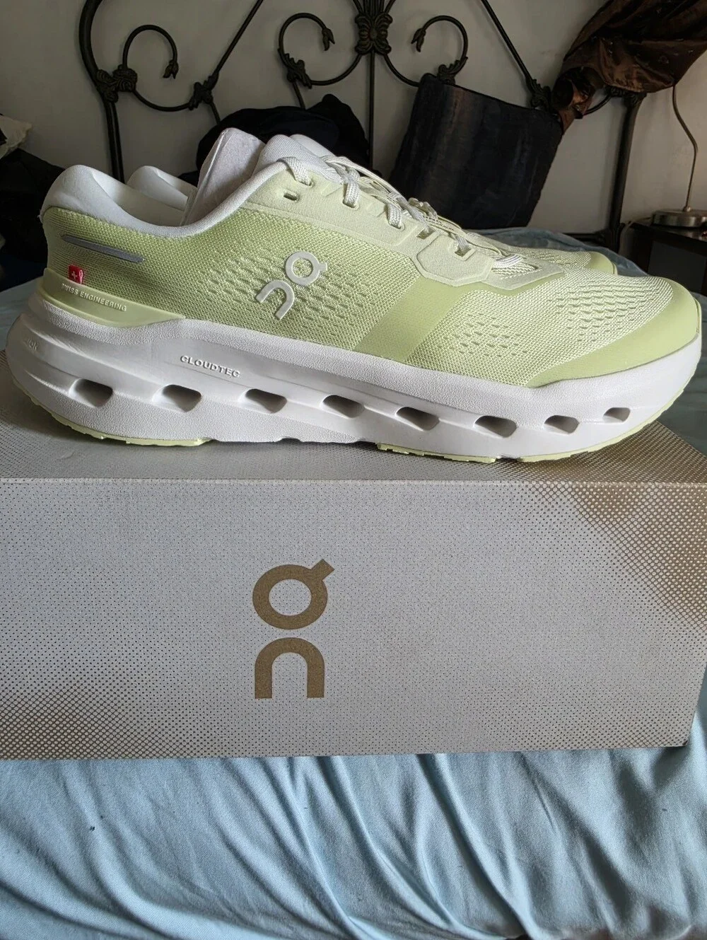 On Running FIRE! NIB! Cloudrunner 3 in Linen & Ivory. Sz 11. R2S!